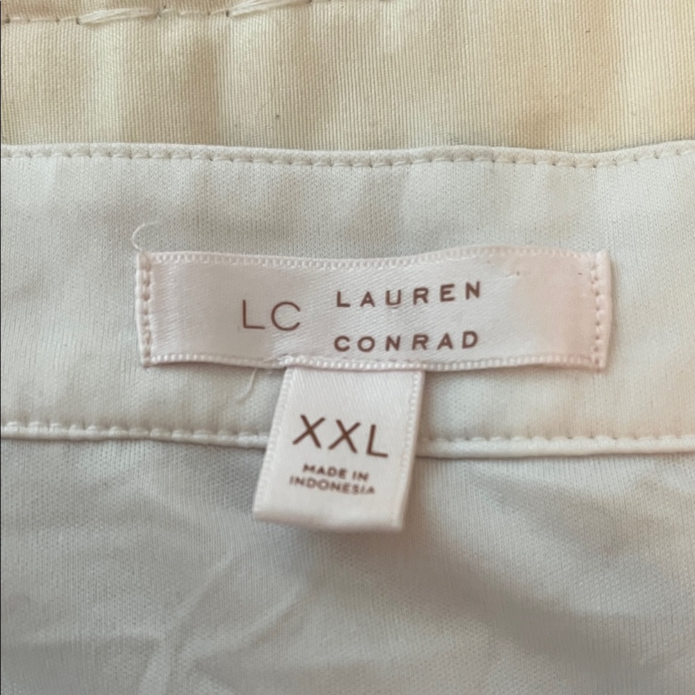 LC Lauren Conrad Floral Blouse in Gray and Cream - Picture 7 of 10